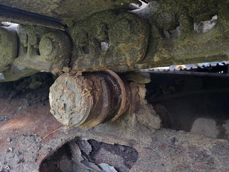 2011-deere-240d-lc-image-31