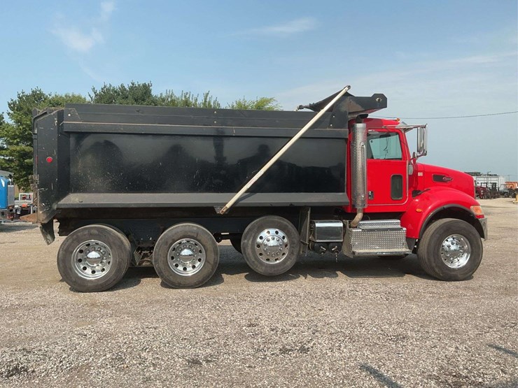 2017-peterbilt-348-image-2