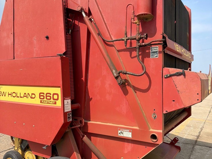 new-holland-660-image-9