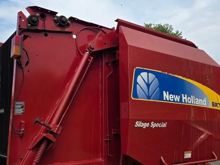 new-holland-br7060-image-10