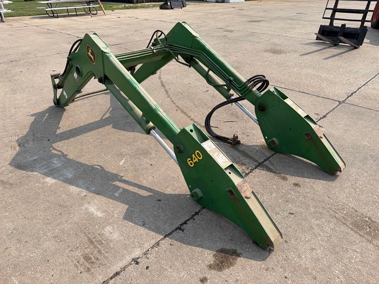 john-deere-640-image-2