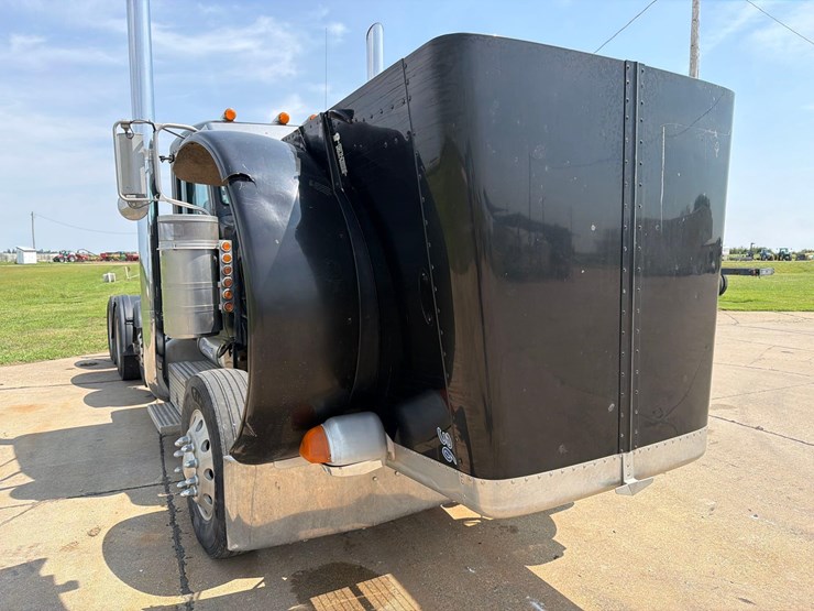 2007-peterbilt-379-image-38