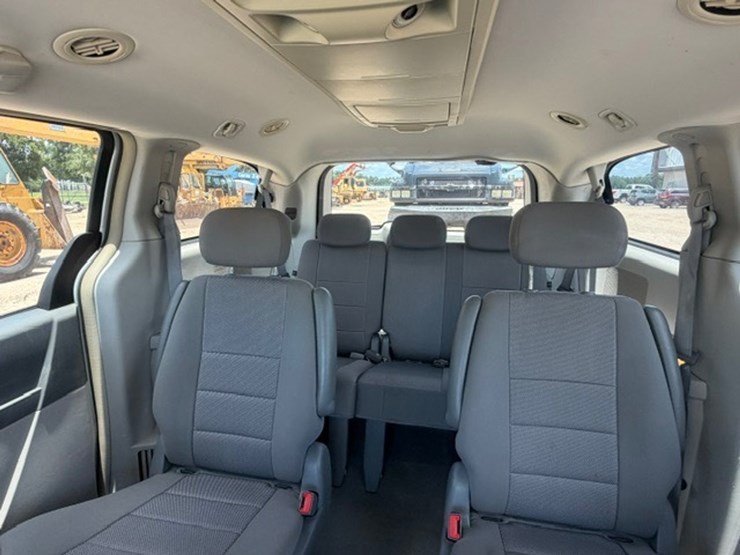 2009-dodge-grand-caravan-sxt-image-43