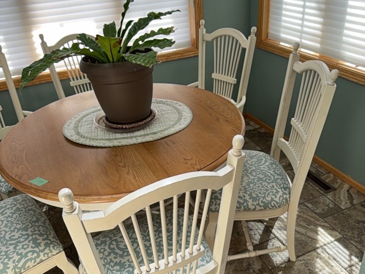 kitchen-table-and-6-chairs(does-not-include-plant)-image-2