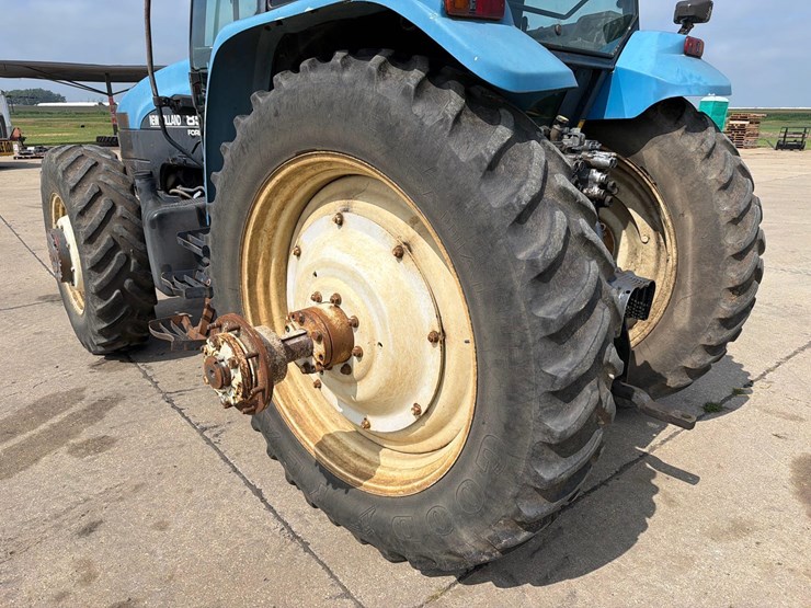 new-holland-8560-image-7
