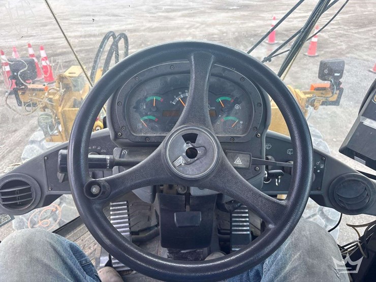 2007-caterpillar-938g-image-12