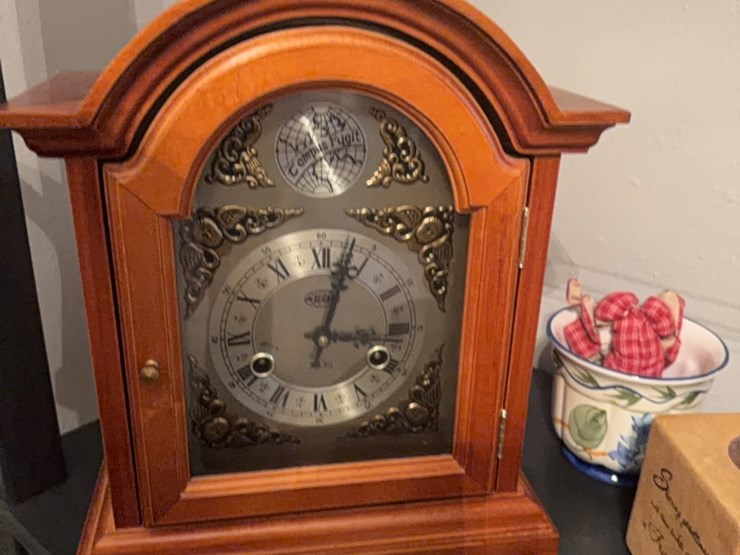 31-day-wind,-chiming-mantle-clock.-has-pendleton,-less-key.-includes-miscellaneous-items-pictured-image-4