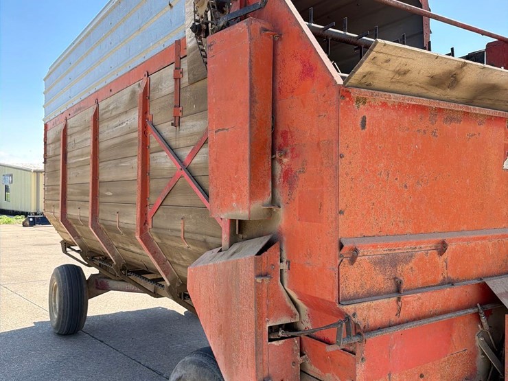roorda-16ft-front-unload-silage-wagon-image-15