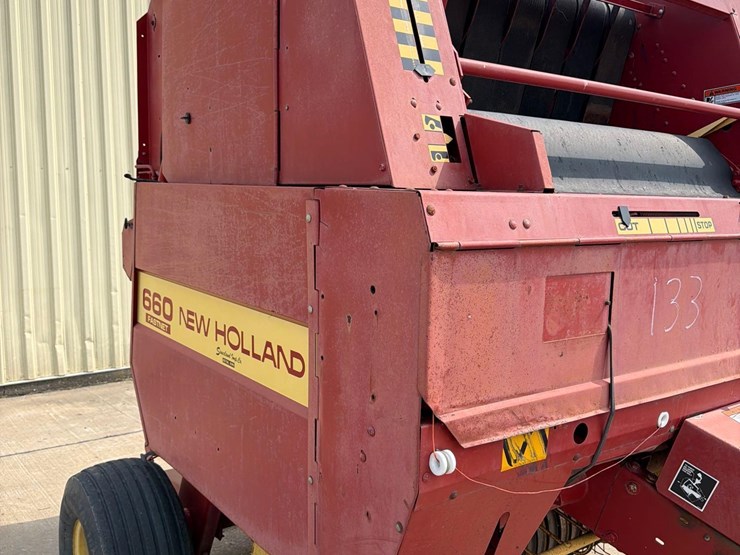 new-holland-660-image-21