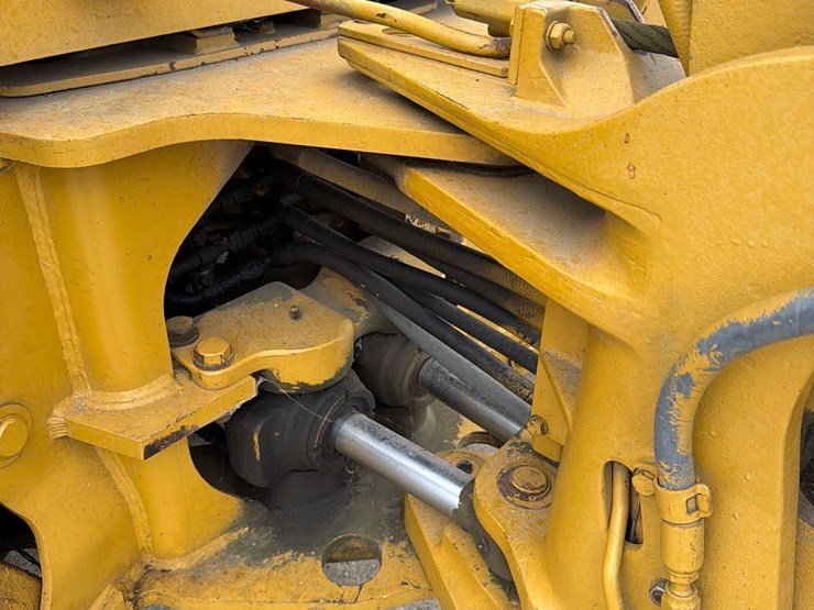 caterpillar-416-image-30