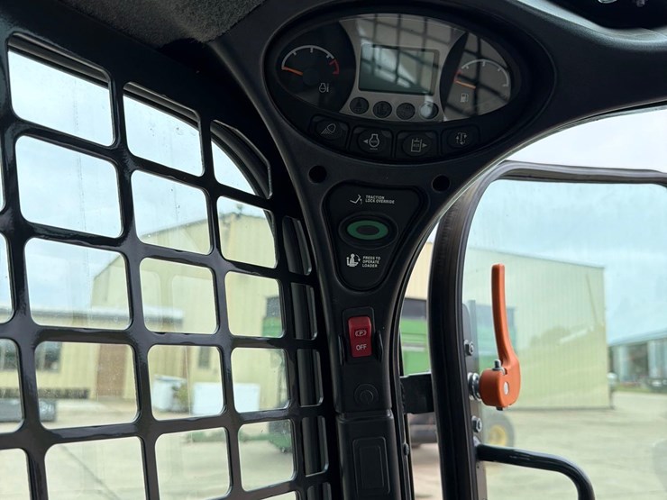 2022-bobcat-s770-image-45