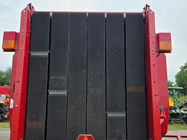 new-holland-br7060-image-12