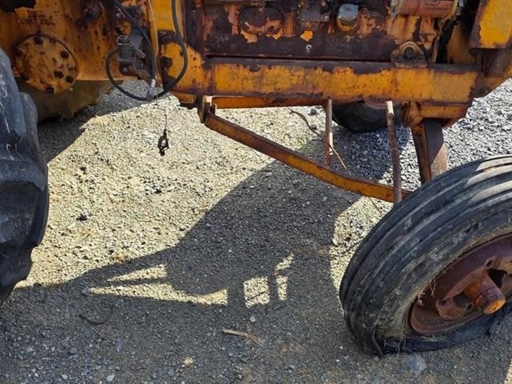 minneapolis-moline-tractor-(not-running)-114-image-14