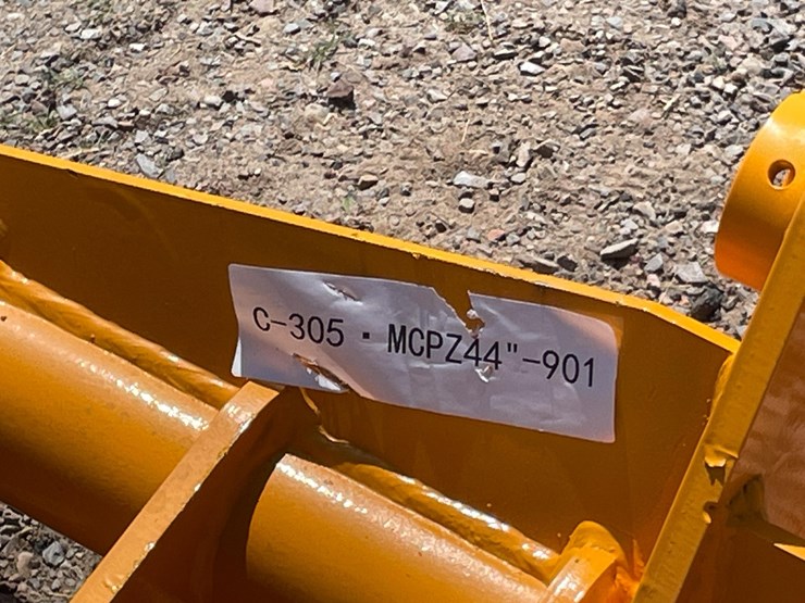 2026-caterpillar-305-image-9