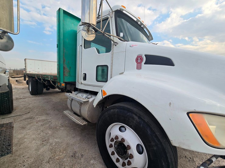 2010-kenworth-t370-image-23