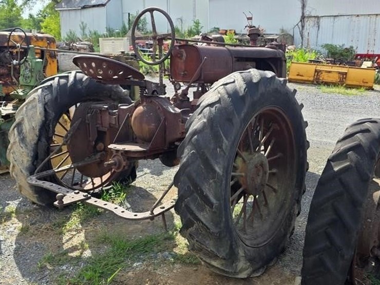 farmall-f20-tractor-(not-running)-image-4