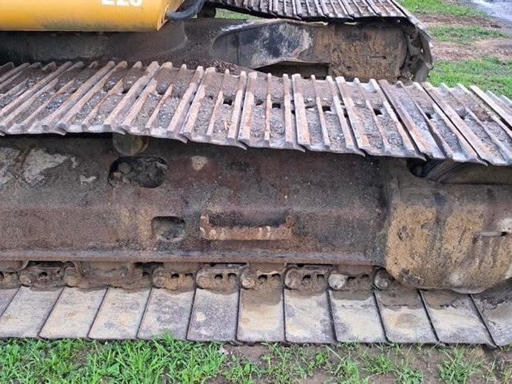 2011-deere-240d-lc-image-15
