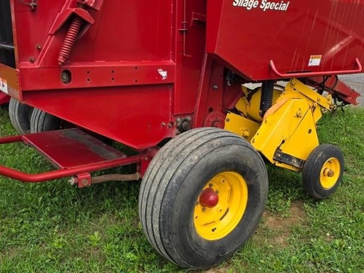 new-holland-br7060-image-9