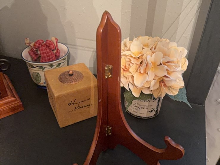 31-day-wind,-chiming-mantle-clock.-has-pendleton,-less-key.-includes-miscellaneous-items-pictured-image-7