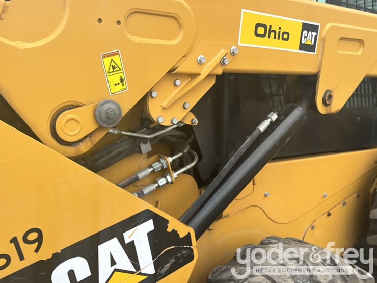 2019-caterpillar-242d-image-36