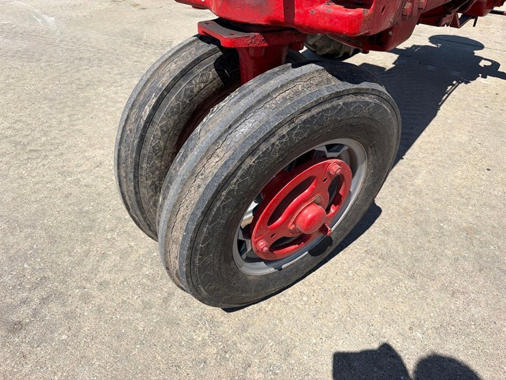 farmall-400-tractor-image-10