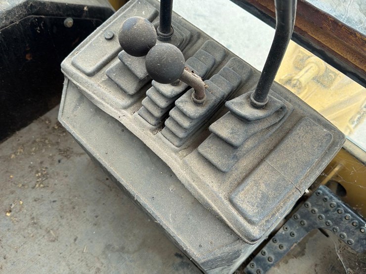 caterpillar-416-image-49