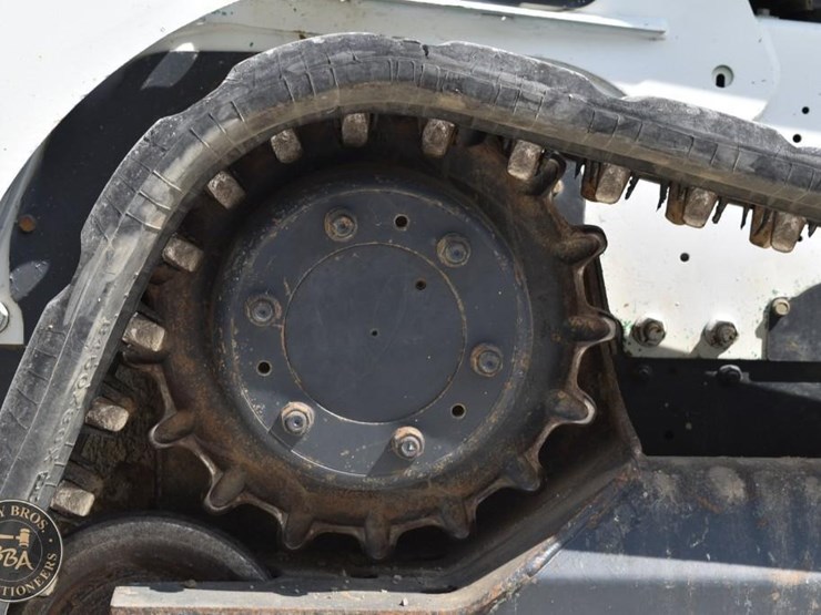 2016-bobcat-t740-image-29