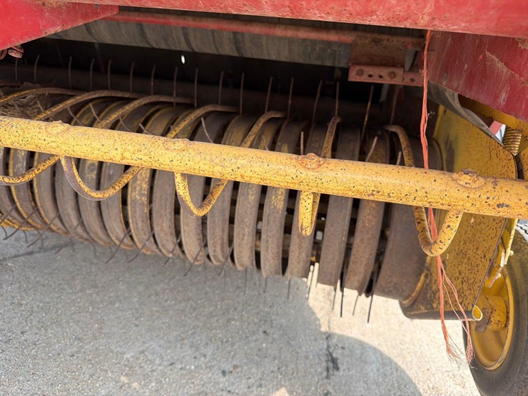 new-holland-660-image-17