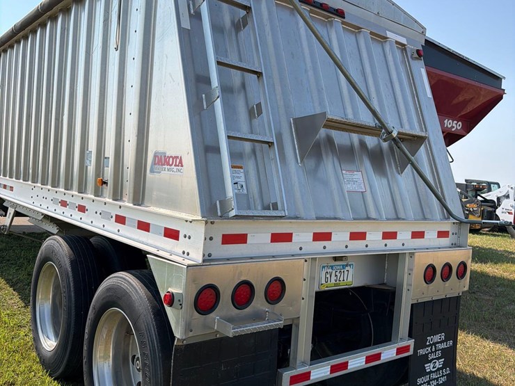 2010-dakota-4100-41ft-semi-grain-trailer-image-6
