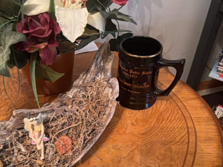 everything-on-top-of-the-table,-includes-driftwood-decorated-piece,-flowers,-starkweather-public-school-mug-from-1977-image-6