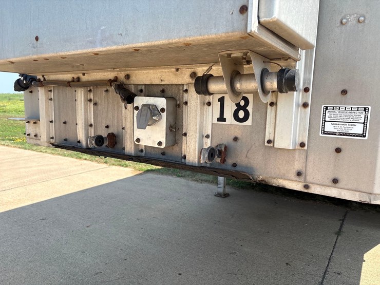 2016-merrit-102"-x-48ft-semi-livestock-trailer-image-25