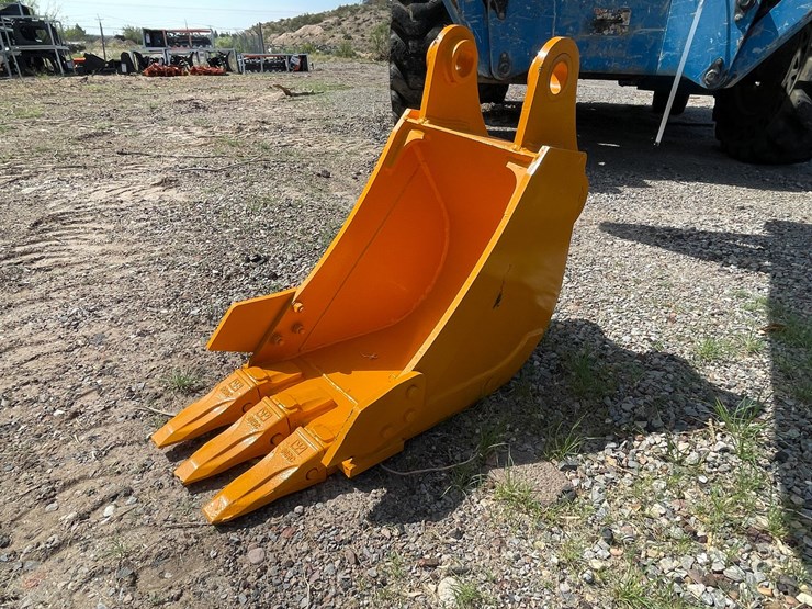 2026-caterpillar-305-image-1