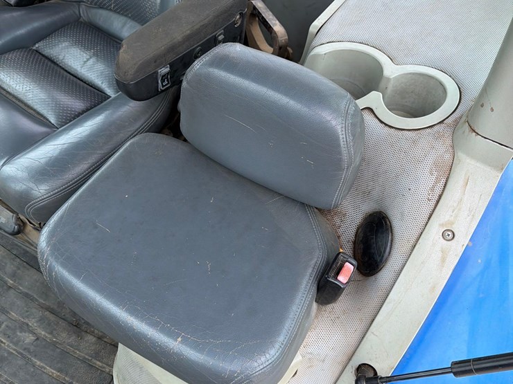 2009-new-holland-t8050-image-41
