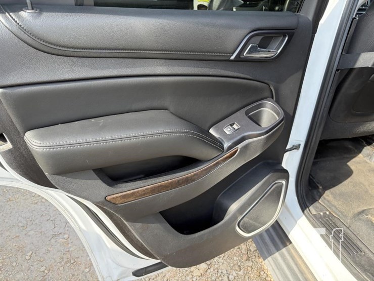 2015-chevrolet-tahoe-image-16