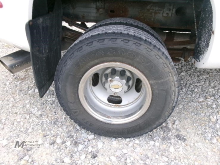 2001-chevrolet-silverado-3500-image-9