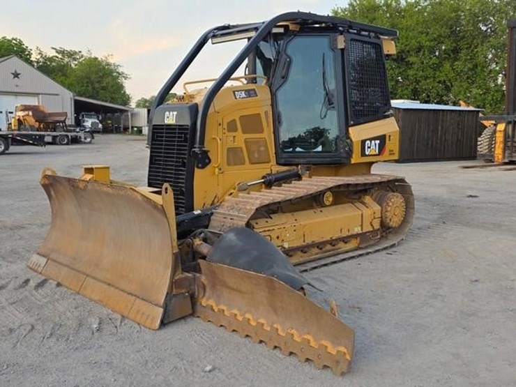 2017-caterpillar-d5k2-xl-image-1
