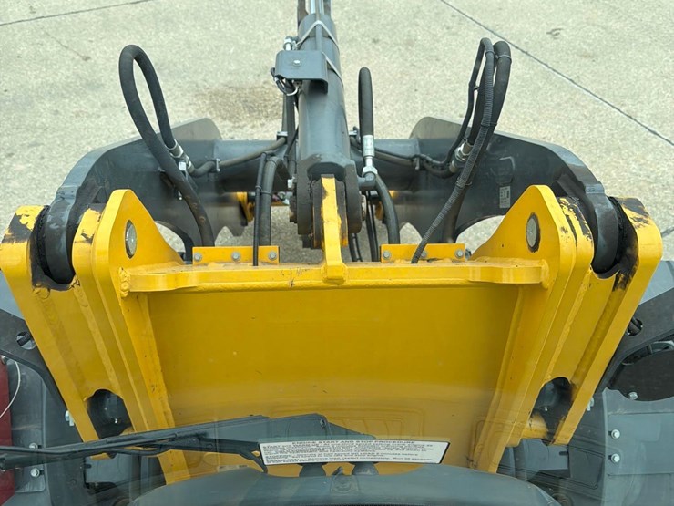 2021-deere-324l-image-46