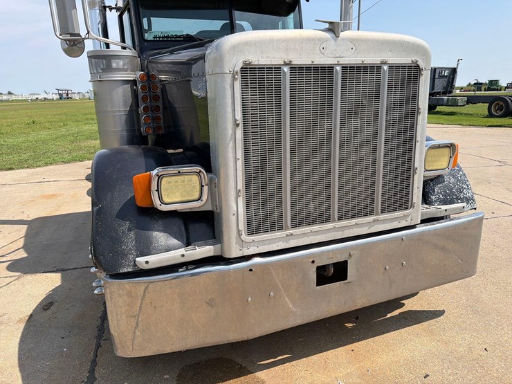 2007-peterbilt-379-image-27