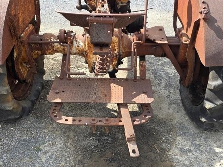 silver-king-tractor-(not-running)-106-image-10