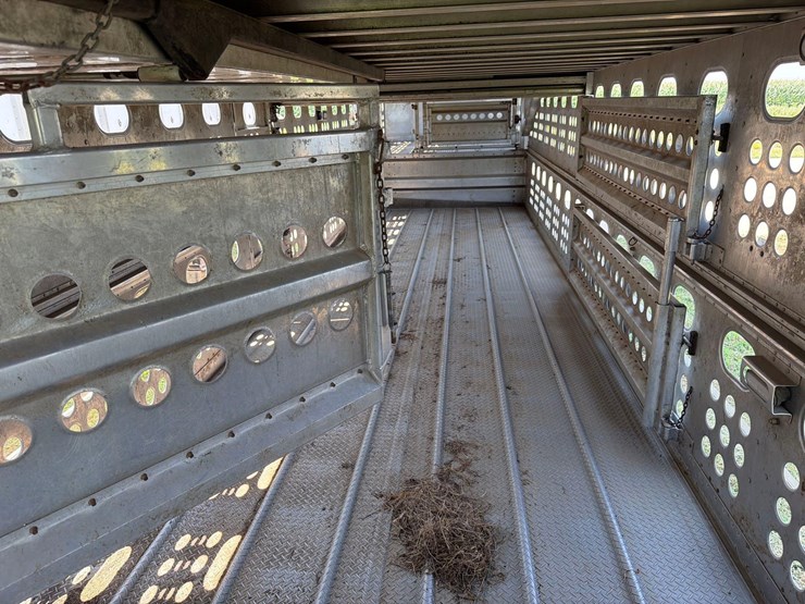 2016-merrit-102"-x-48ft-semi-livestock-trailer-image-81