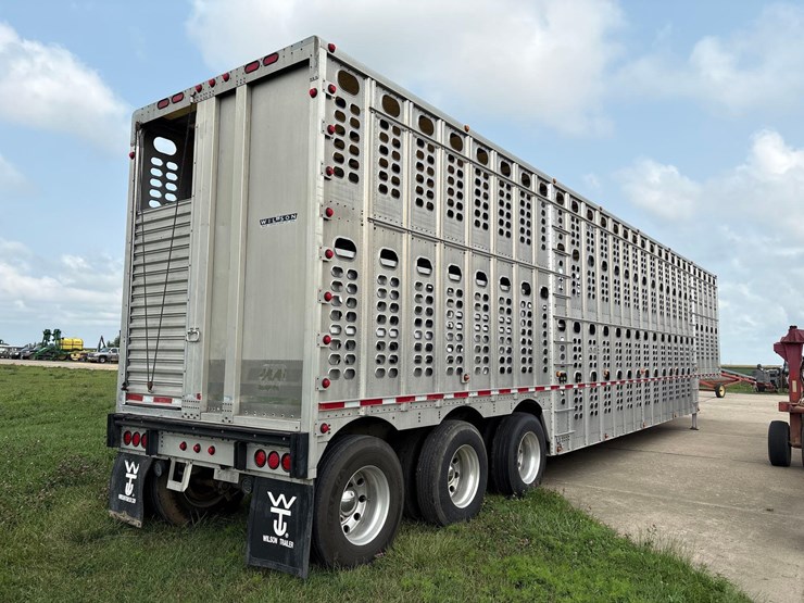 2014-wilson-livestock-trailer-image-4