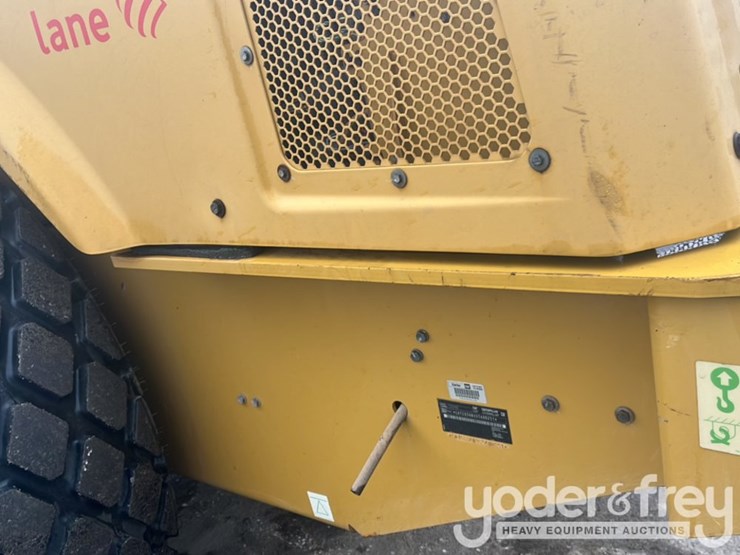 2016-caterpillar-cs56b-image-27