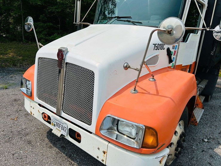 2005-kenworth-t300-image-12