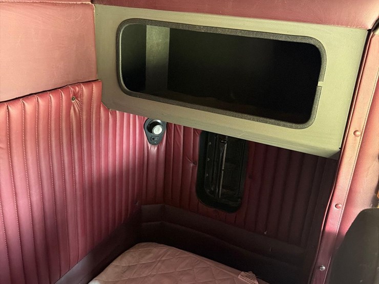 2010-kenworth-t660-image-42