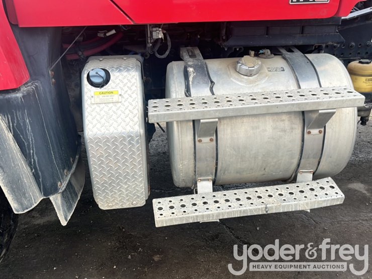 2018-freightliner-114sd-image-25