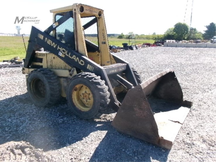new-holland-l555-image-3