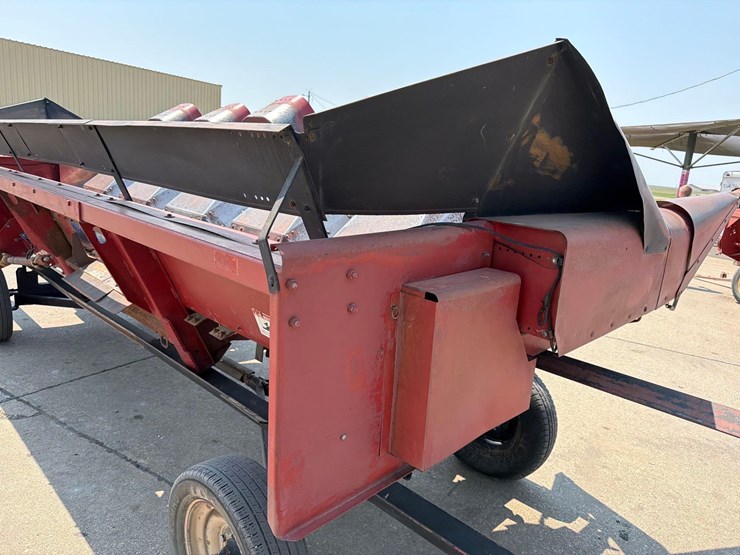 case-ih-1063-image-16