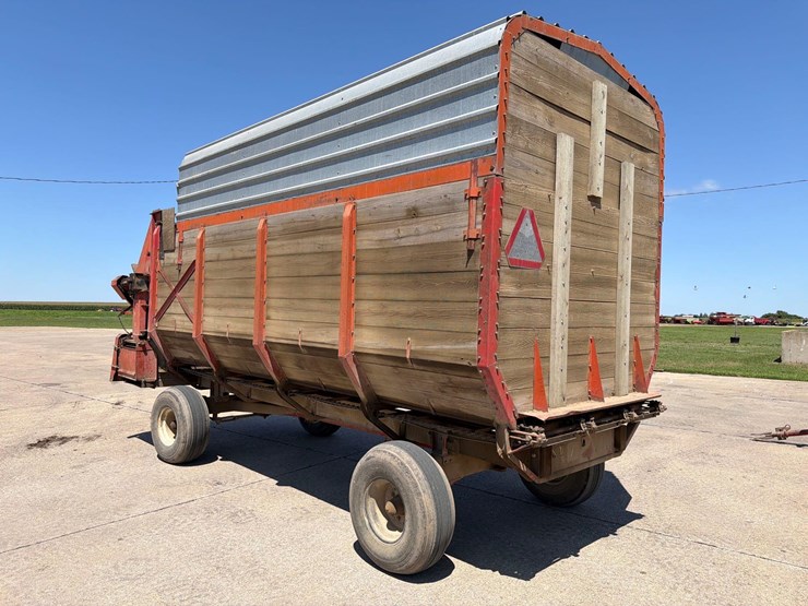 roorda-16ft-front-unload-silage-wagon-image-4