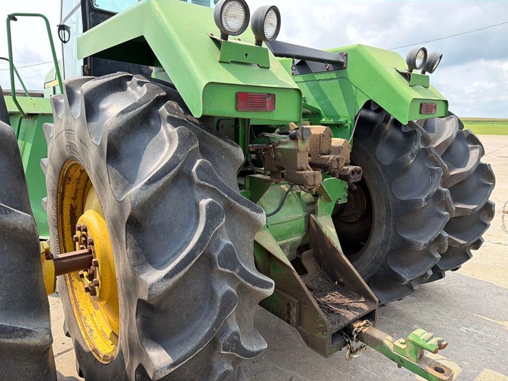 john-deere-8560-image-33