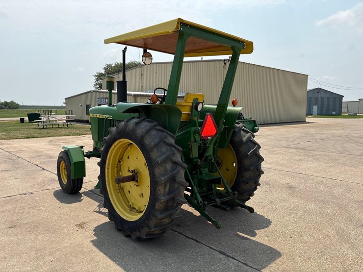 john-deere-3020-image-4